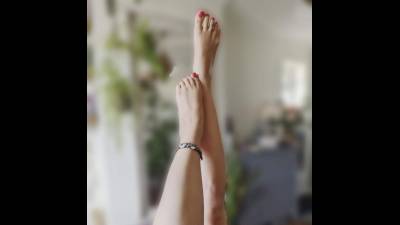 "The Pose"- Faceless Beauty