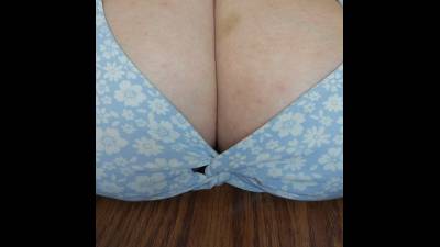 Big Tit Cleavage