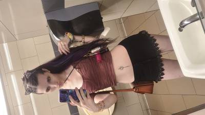 I Am A Sexy Goddess! Give Me Your Money!