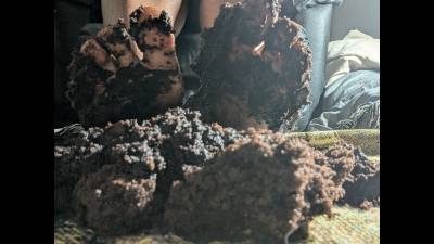 Chocolate Cake Destruction!