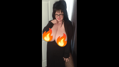 Elvira Cosplay Titties