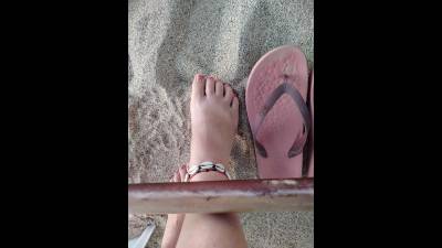 Sandy Feet