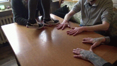 Gnadenloses Handtrampling