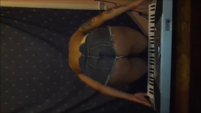 Jazmin Buttcrush The Keyboard