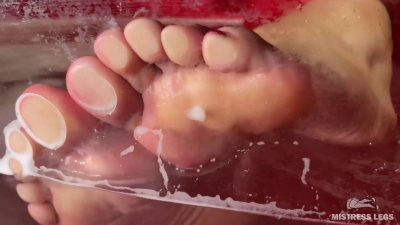 Mistress's Wet Wrinkled Soles Are Pressed Against The Glass In The Bathtub
