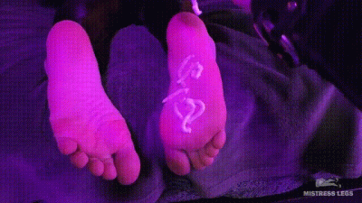 Enticing Wrinkled Soles And Toes POV Massage And Cream Smearing