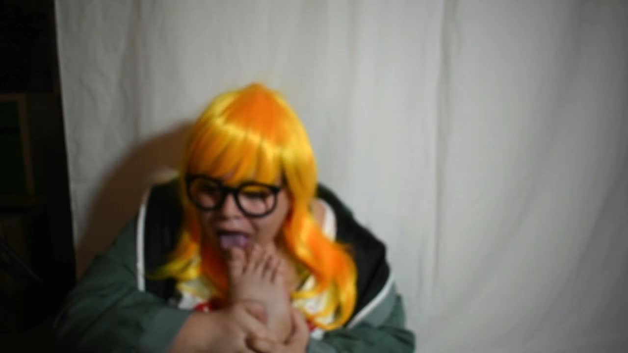 Futaba Sakura Sucks Her Own Toes And Feet | Persona 5 Cosplay