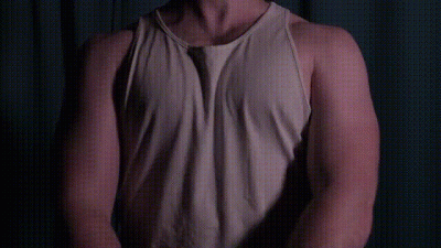 Tight Chest Flex In White Vest