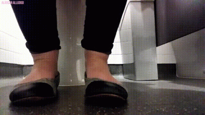 4 Strangers: Fart Standoff