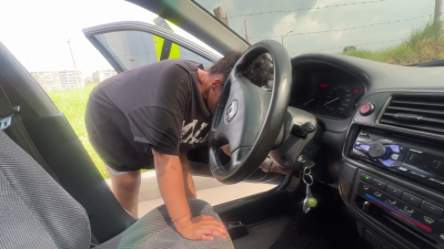 Cinicluu Desperation In The Car While She Use Push Up Bra To Hold Her Big Tits Mp4 720