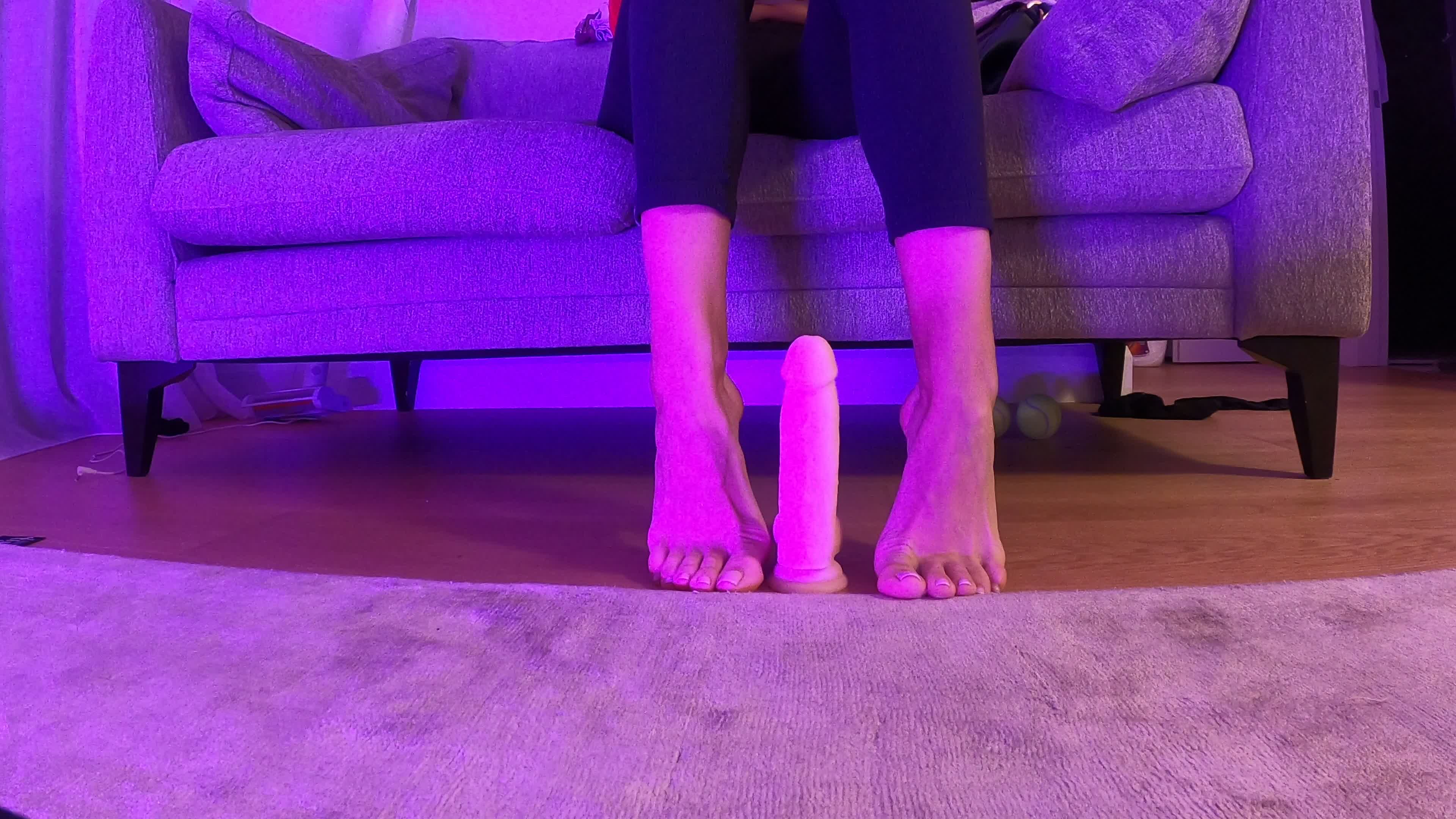 Showing off my tits and waiting for you to cum on them. 