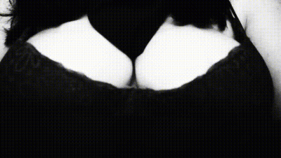 Sexy Cleavage And Boob Bounce