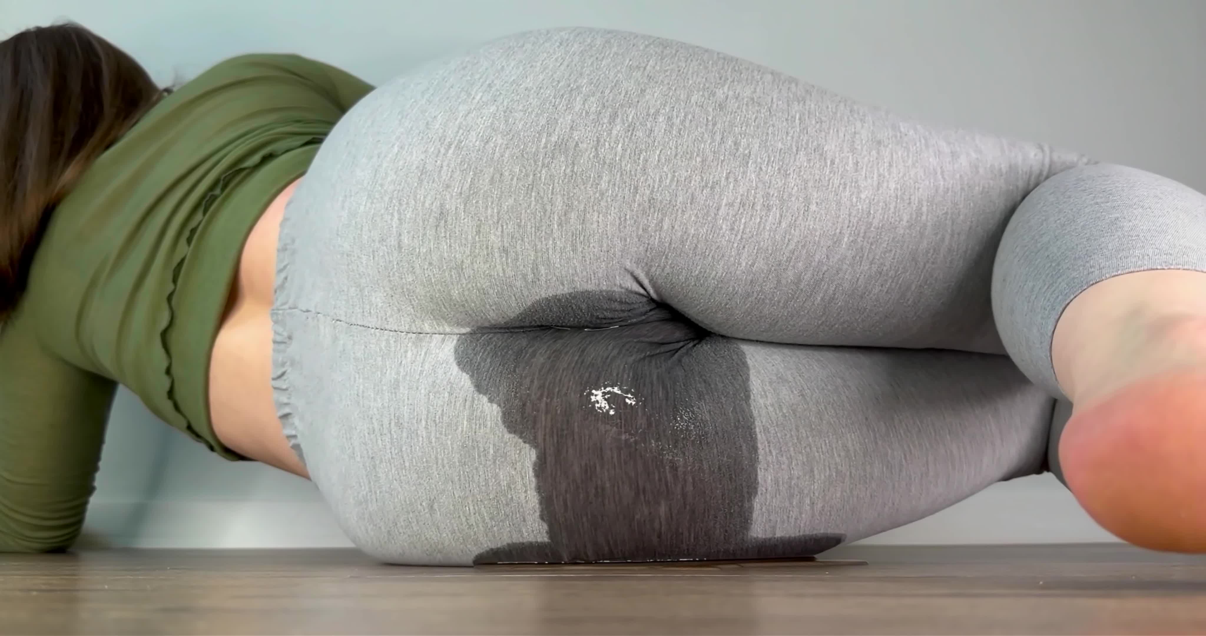 Female Desperation Compilation- Beauty Wets Only Grey Leggings