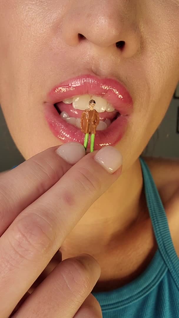Giantess MILF Lina Cum Countdown Pussy Play