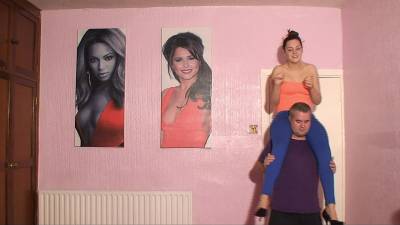 Sophie Shoulder Ride Neck Scissors 2