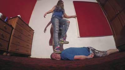 Sophie Girlie Sneakers Trample Floor Cam
