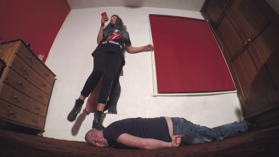 Sophie's Trample Boots Floor Cam