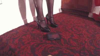 Tom Tom Sat Nav Stomped By Sophie Close Up