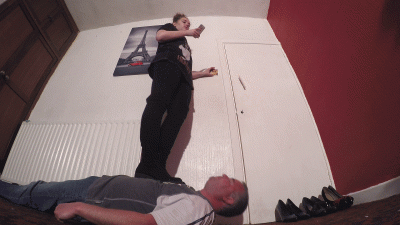 Sophie's Trample Boots Floor Cam