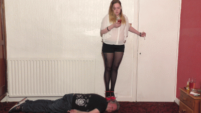 Sophie's Trampling Weight In Platform Shoes