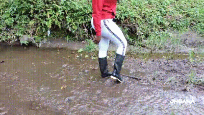 Play Rubber Boots In Mud