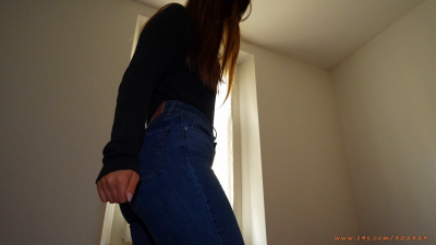 Food Crushing With High Heel Sandals- Very Slow Motion Smashing Long Cip On 4k Uhd