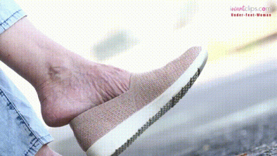 Mature Unknow Foot Fetish Feet Dangling Close_Up, Venous Feet Details 4K