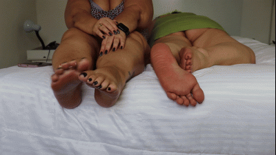 Doce Amaran And Juliette_Rj On A Provocative Foot Domination In Bed Farting Fetish Long Toenails Purple C4S Celebration - Dolce & Juliette BBW Queens