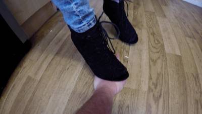 Chelsea's Hand Trampling Suede Boots