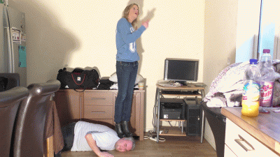 Chelsea's Super Hard Head Trampling Boots