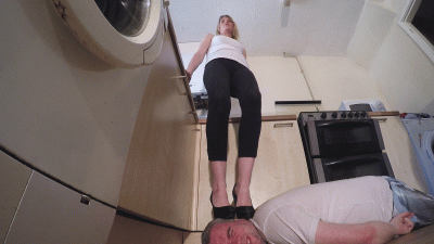 Chelsea's Platform Heels Floor Cam