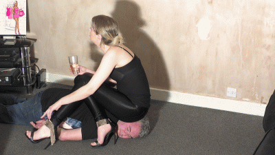 Tight Look Leggings Head Sitting