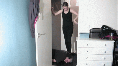Chelsea's Heels With Socks Head Trample