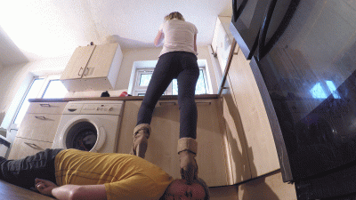 Telephone Chelsea Head Trampling In Boots Floor Cam