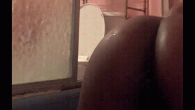 Admire My Wet Ass In The Tub