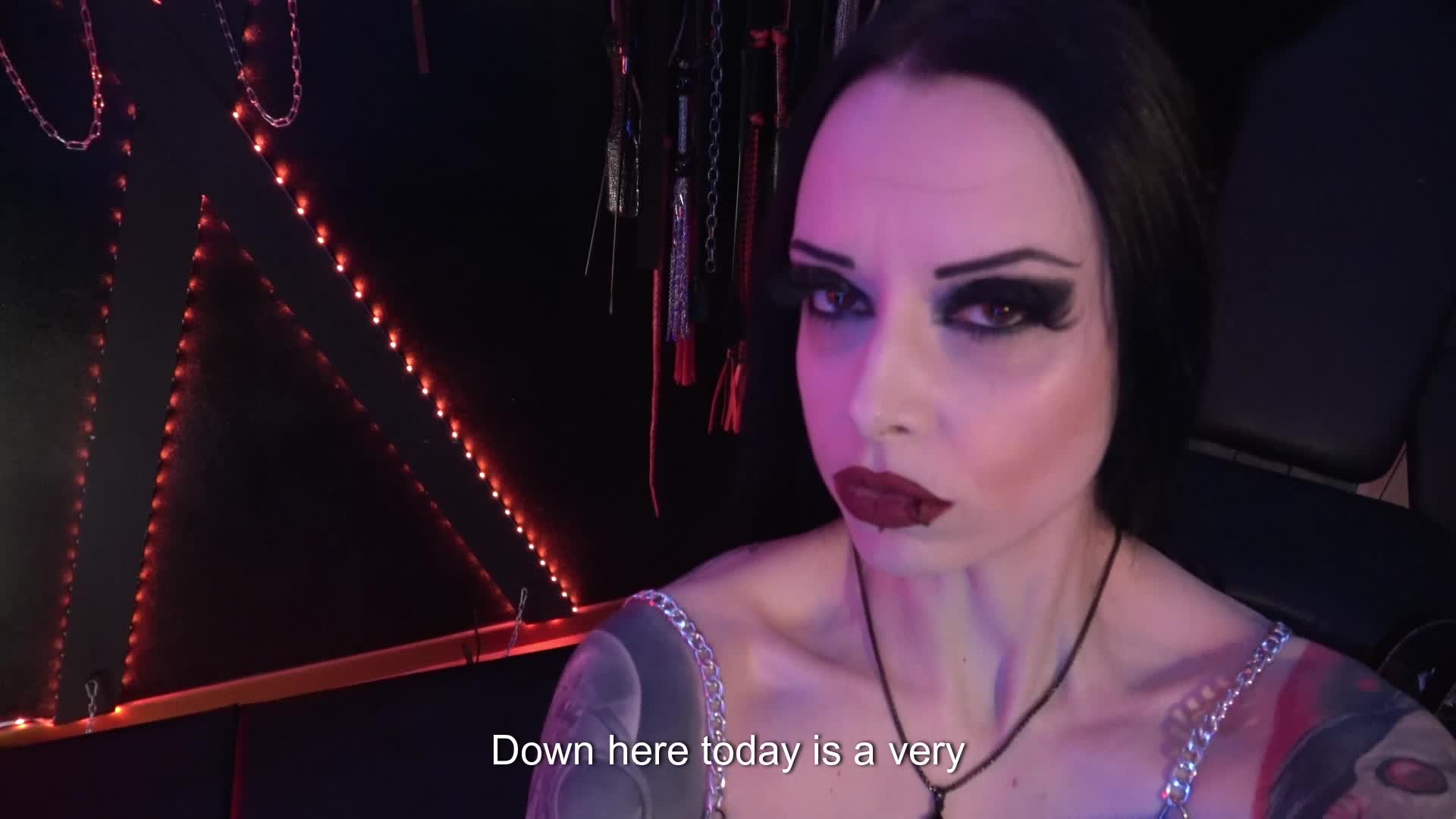 Mistress Nyx- Golden Drops On The Slave (Eng Sub)