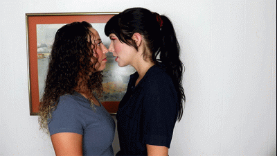 Mesmerizing Nose To Nose Session With Daphney Rose & Violet