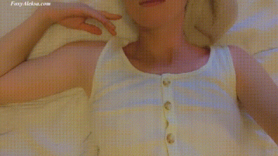 Petite Babe Girl Hiding Masturbate