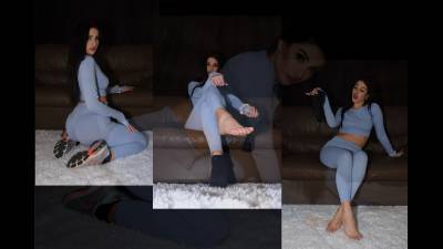 Annusa Tutto Il Sudore Dei Miei Indumenti Dopo La Palestra