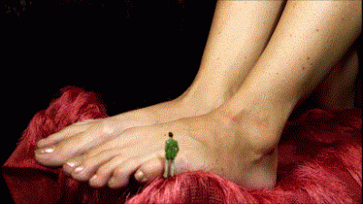 Little Tiny Study The Body Of Giantess