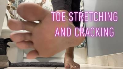 Toe Stretching And Toe Cracking