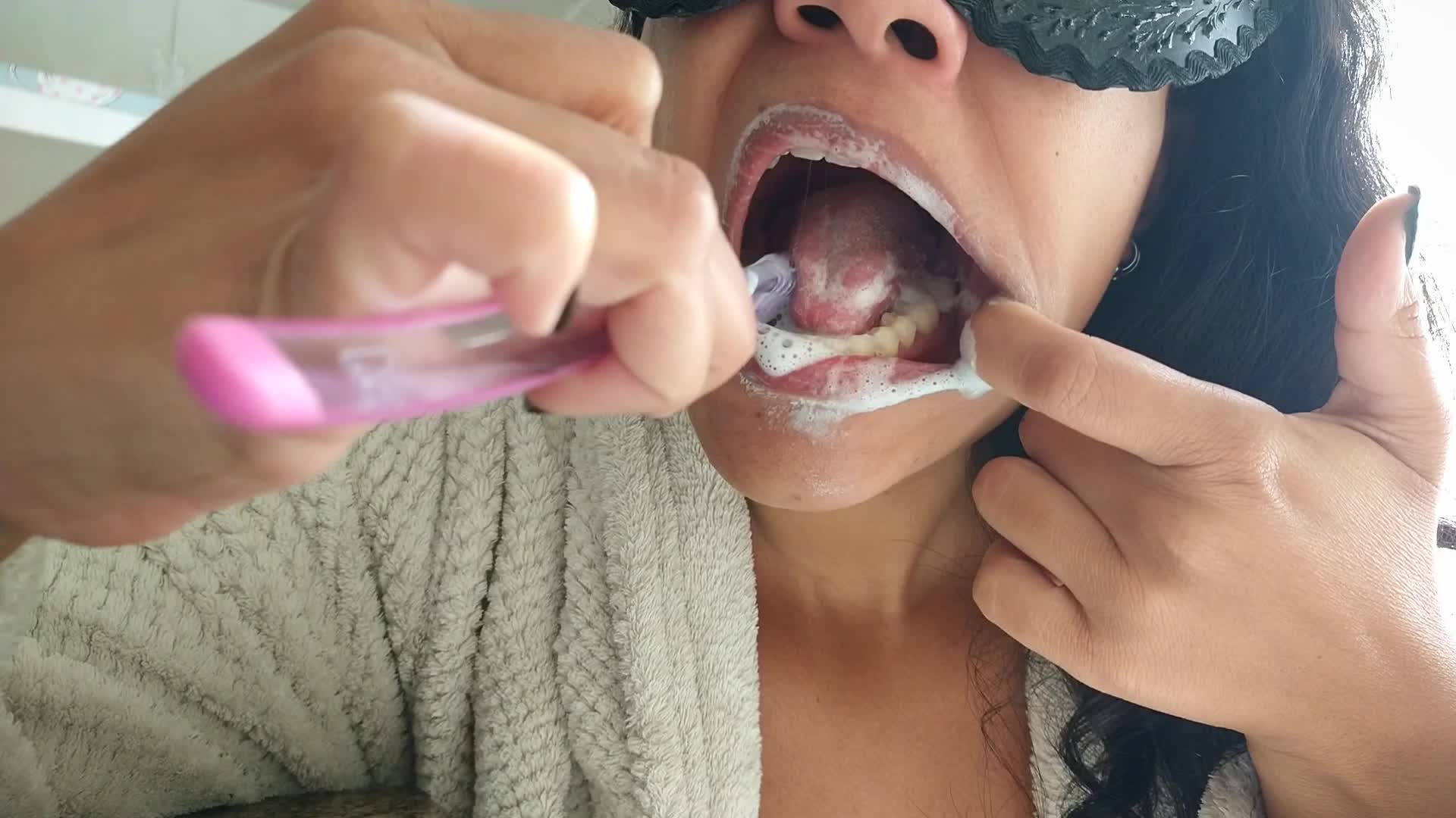 Mia Brushing Her Teeths- Mouth Fetish