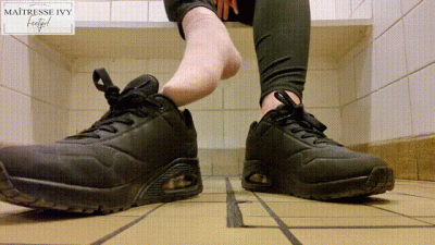 CEI Dans Les Vestiaires A La Salle De Sport