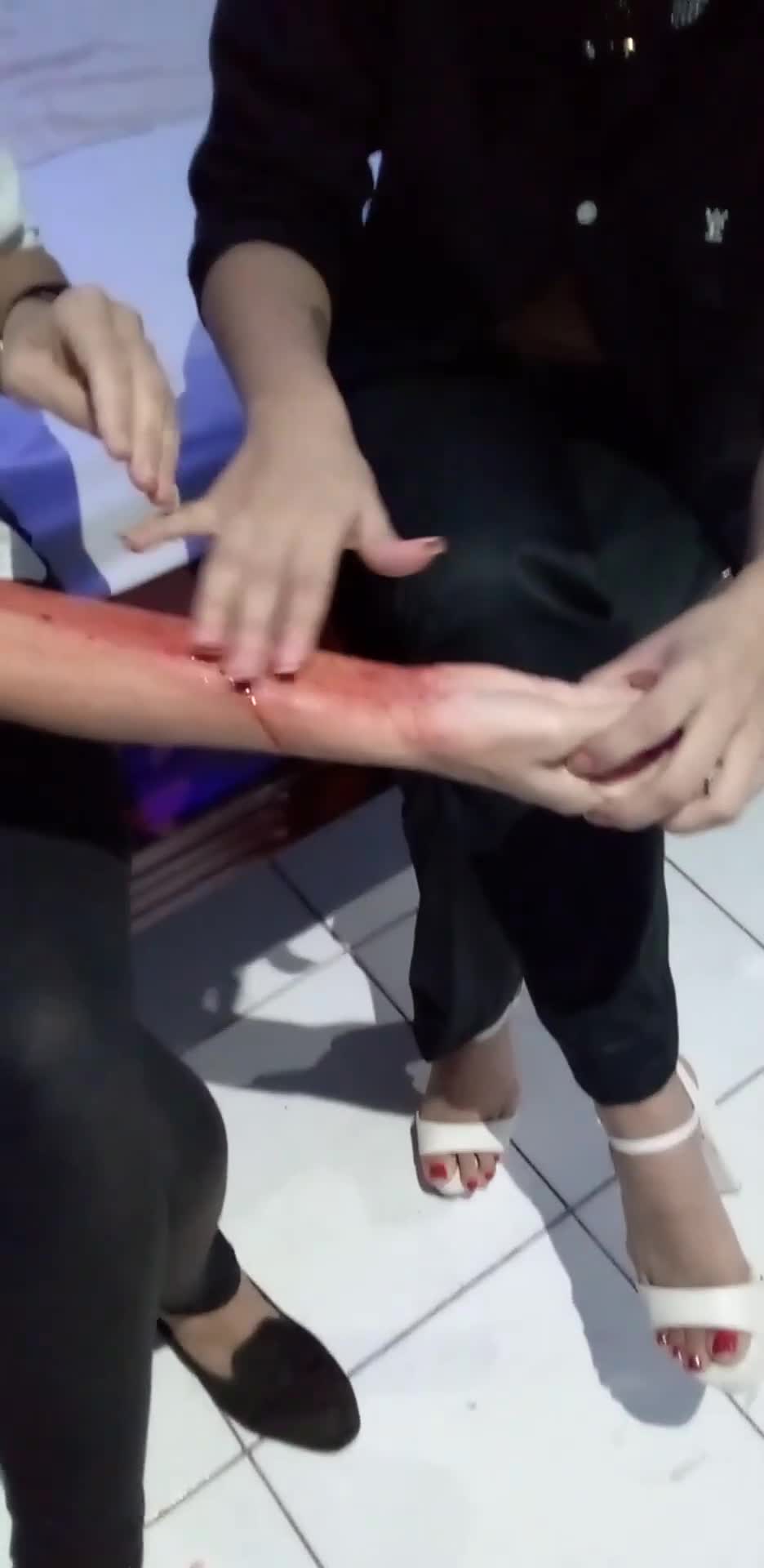 A Loira Amazonica Sexy E Selvagem Arranha Muito