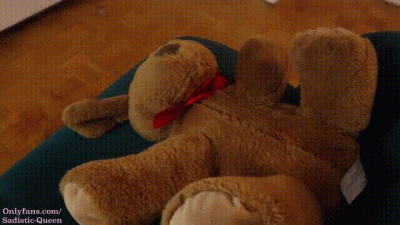 Unaware Giantess Listens To Music And Butt Crushes {HD 1080P}