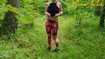 On A Walk In The Park, A Girl In Leggings Masturbates Her Pussy