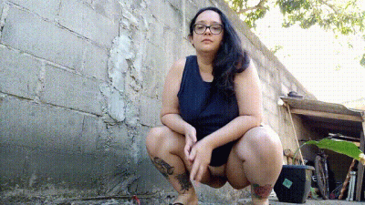 BBW P33Ing In The Backyard