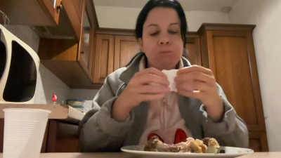 Fottuti Vegani Sbrano Un Pollo