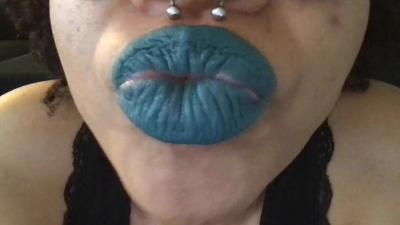 Ghetto Goddess Gum Smacking