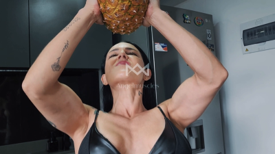 Pineapple & Bite Play | Fitness & Fetish Model